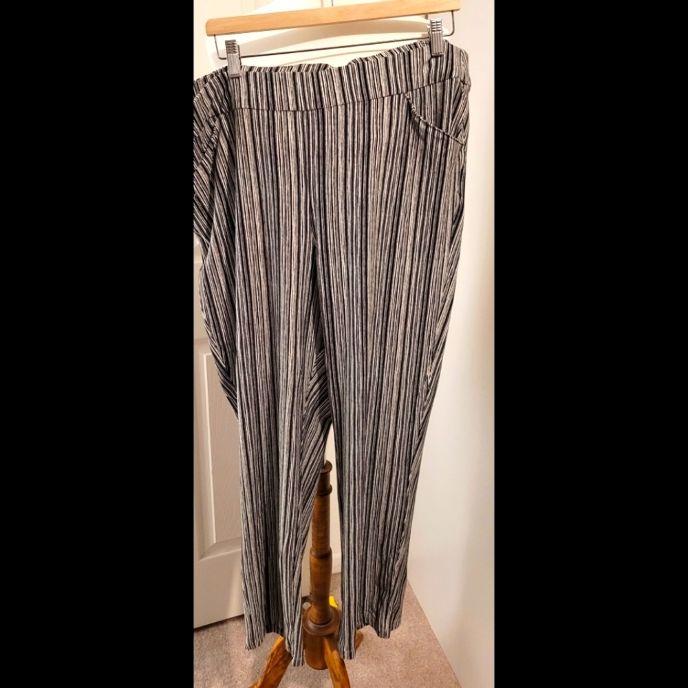 Chicos Size 4 Black/White Striped Pants NWT